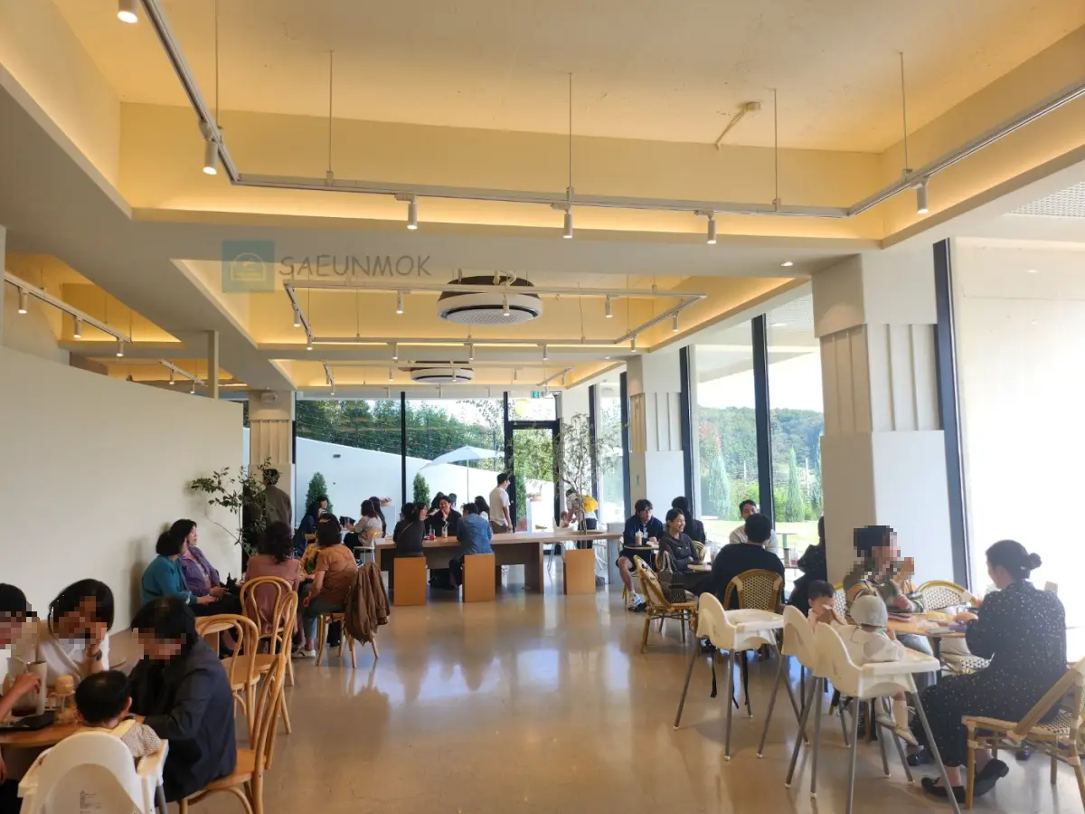 카페-온-더-힐-내부