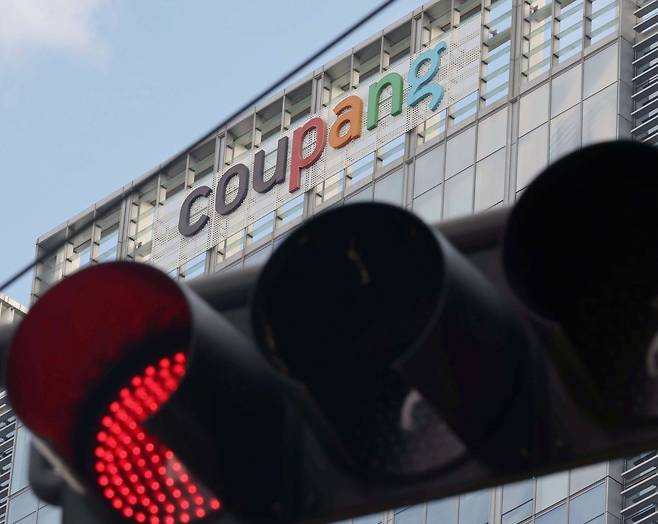 [속보] 쿠팡 유출자 특정 모든 장치 회수 "정보 삭제 확인"