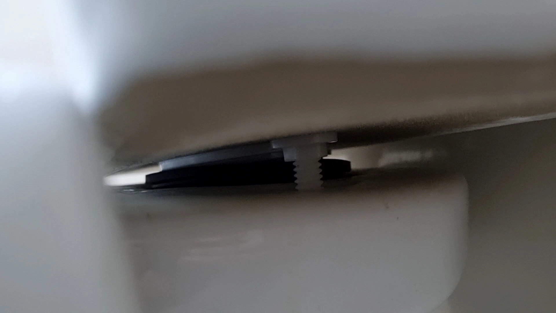 물탱크 아래 연결 부위