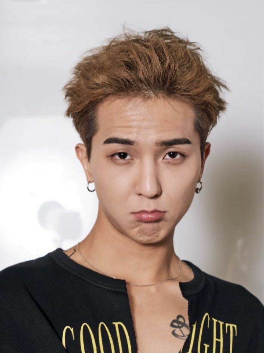 송민호 군대 복무 이탈 공익 근황 재입대 나이 학력 프로필