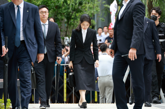 피의자로 공개 출석하는 윤석열 전 대통령 배우자 김건희