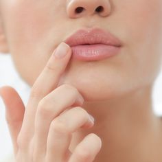 입술이 마르는 이유 입술 건강 상태 입술 갈라짐 마름 치료법