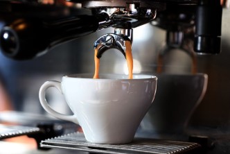 커피 하루 두 잔&amp;#44; 여성 인지 기능&middot;신체 건강에 &lsquo;효자&rsquo;