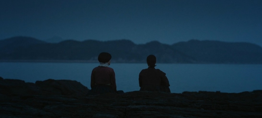 엄마와 정년이 뒷모습