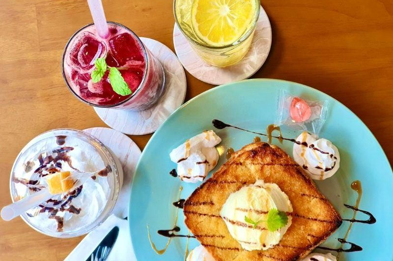 세종시 감성 카페, 곁에 한 그루