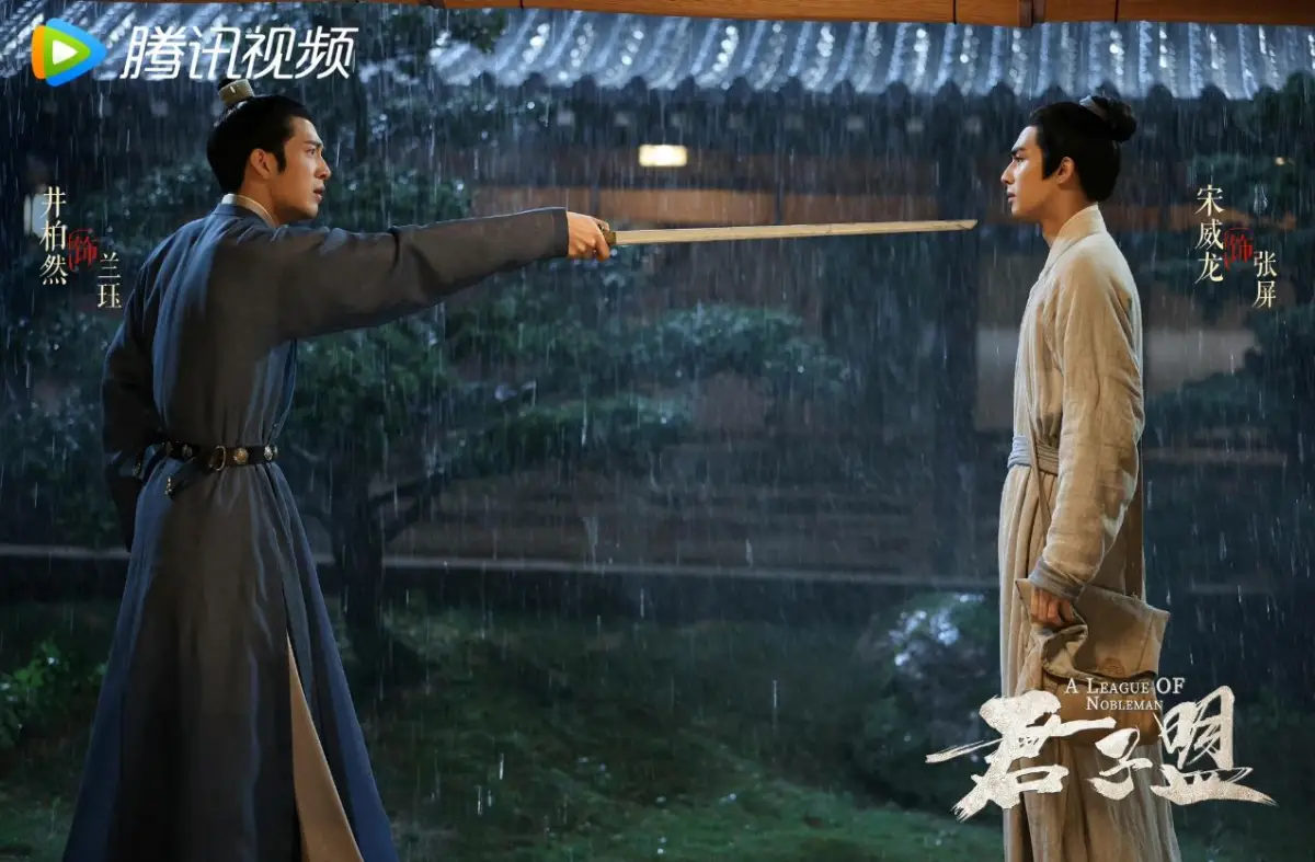 장병에게-칼을-겨누는-란각