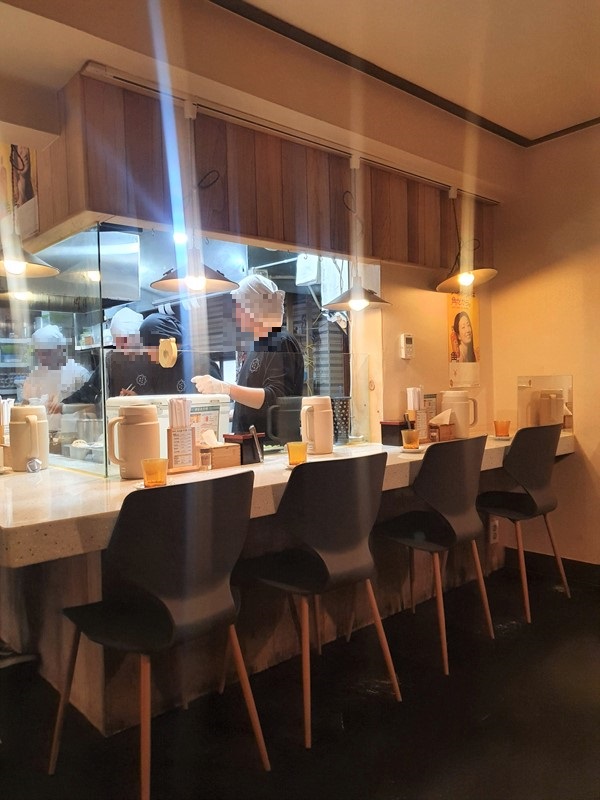 텐동-요츠야-실내