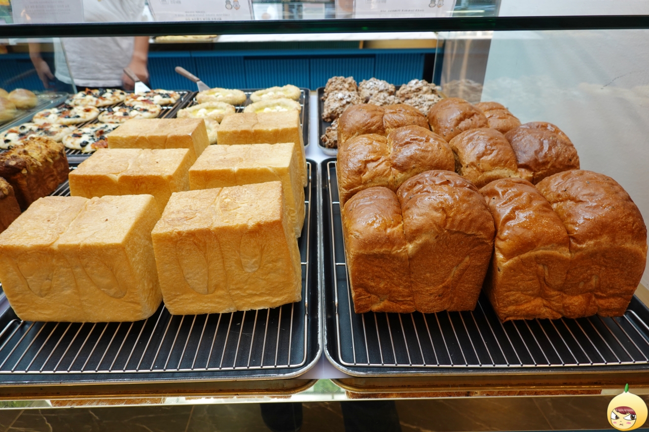 순수밀크식빵과 통밀무화과식빵