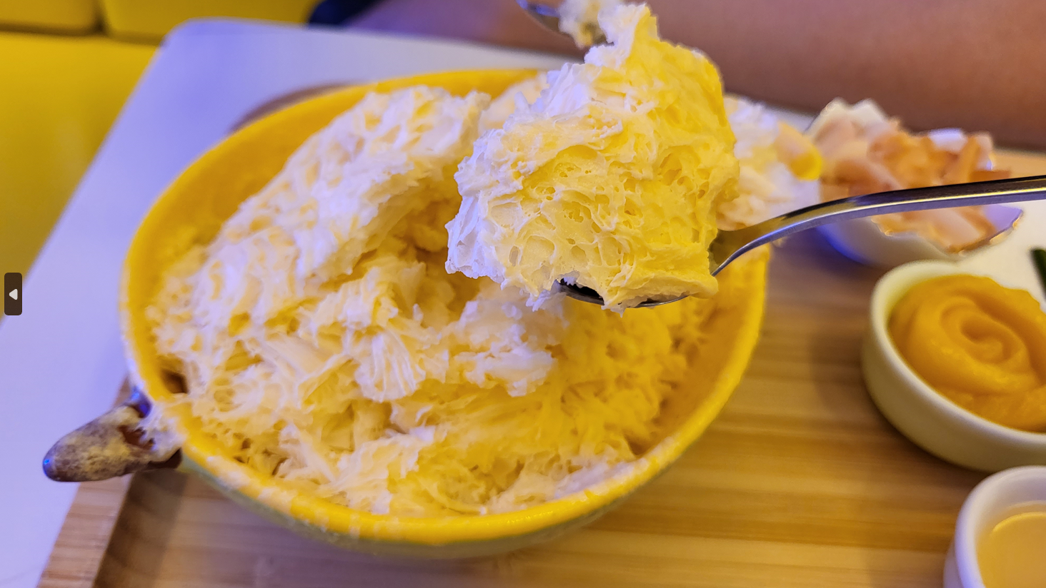 망고코코넛 빙수는 빙수만 먹어도 맛있어요.