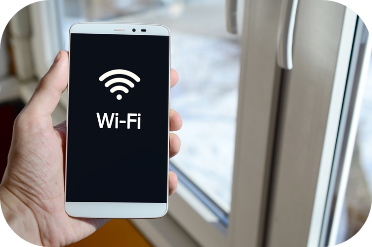 아이폰-화면-와이파이-잡고있는-손