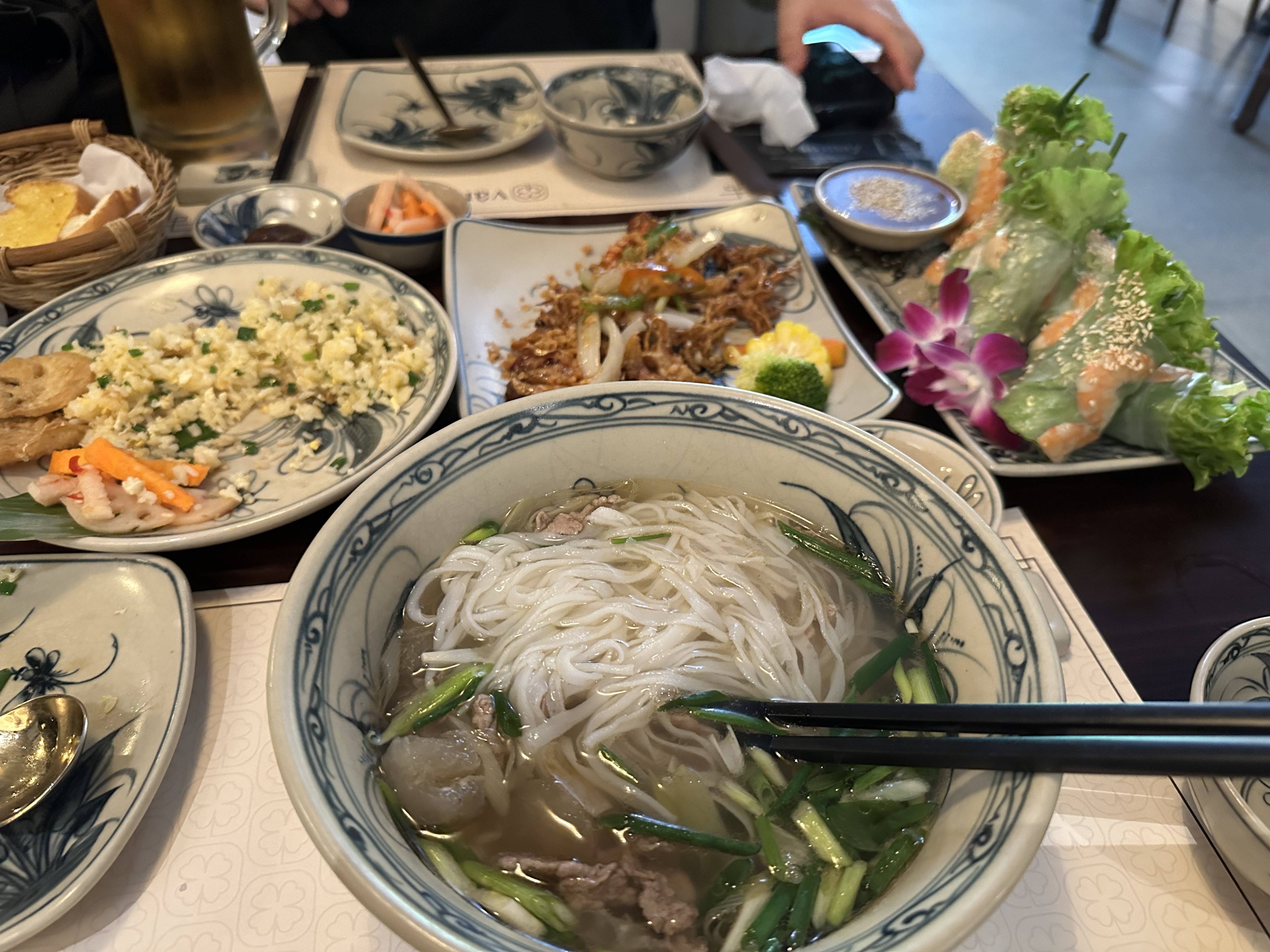 베트남 쌀국수와 여러가지 음식 사진