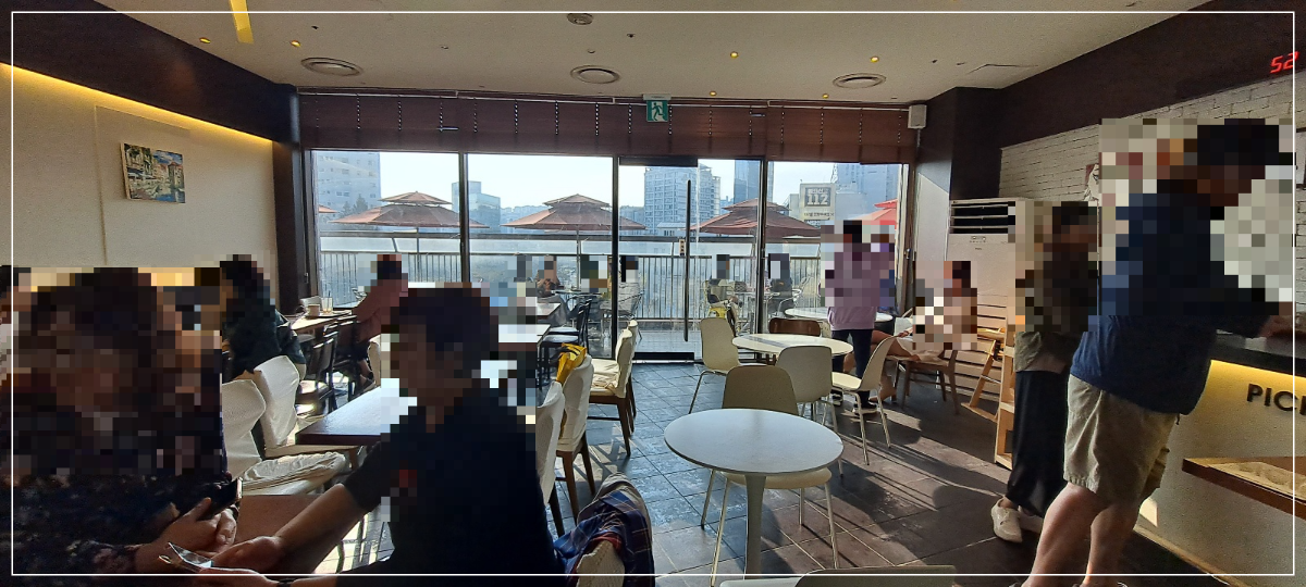 [카페-커피뮤]-왕십리역-비트플렉스몰-테라스가-있는-넓은-카페