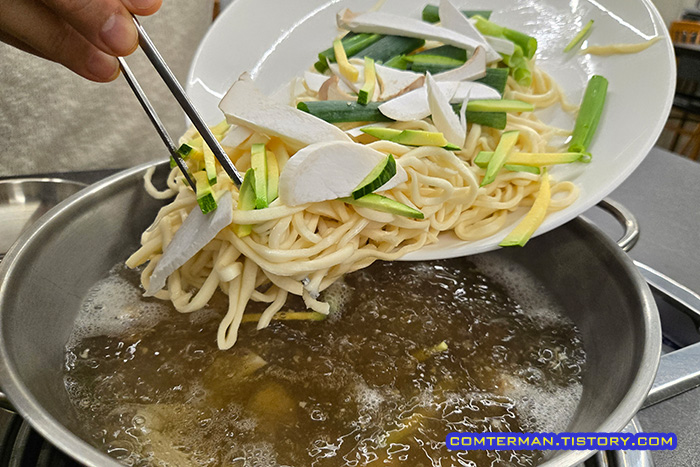 황부자 칼국수 2인분