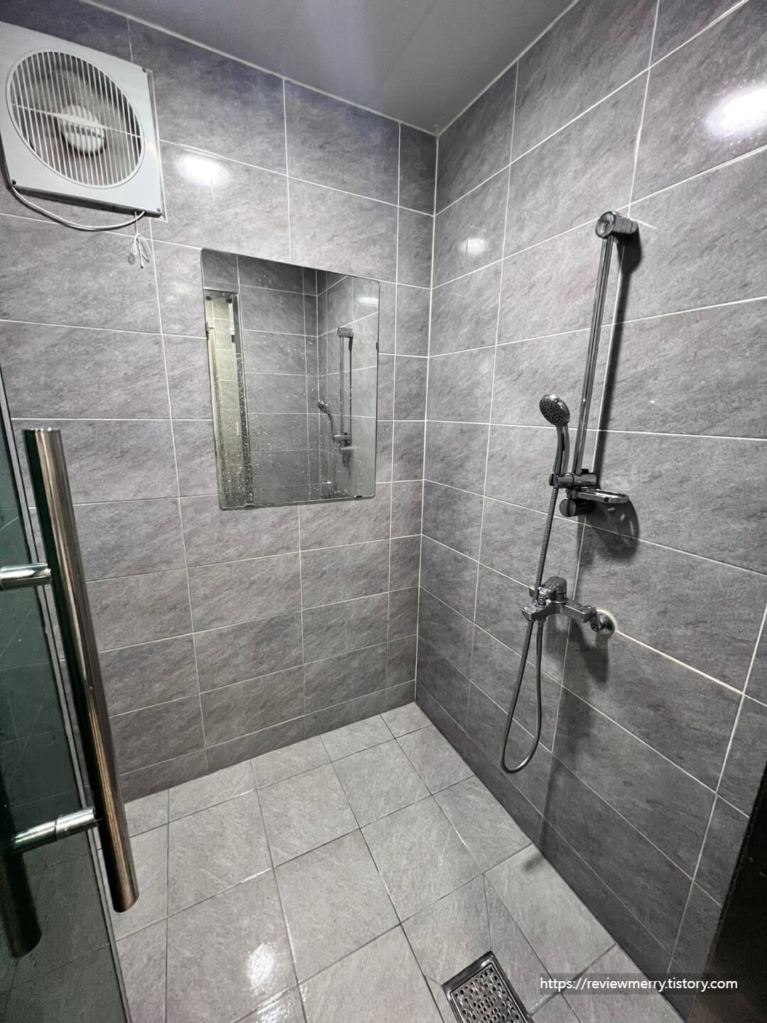 샤워실 내부사진