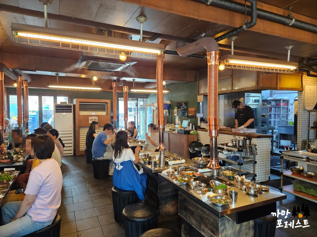 금돼지 식당 매장내부