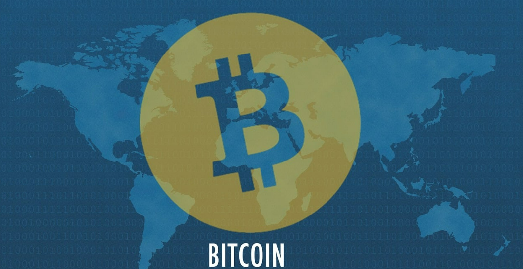 세계 지도 위에 비트코인 마크