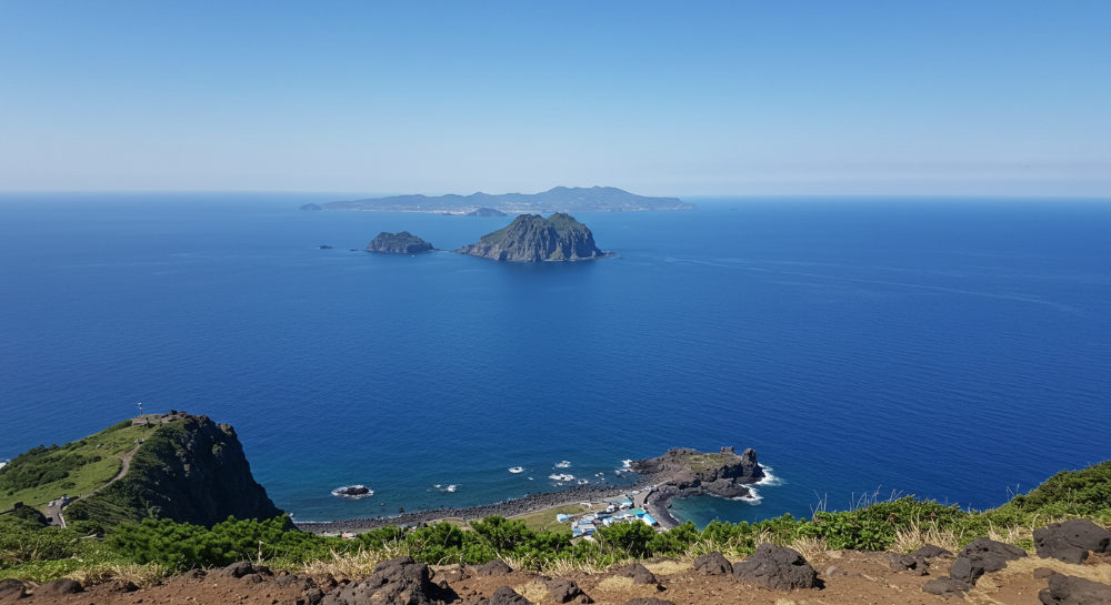 송악산 둘레길 전망대에서 바라본 마라도, 가파도와 바다 풍경