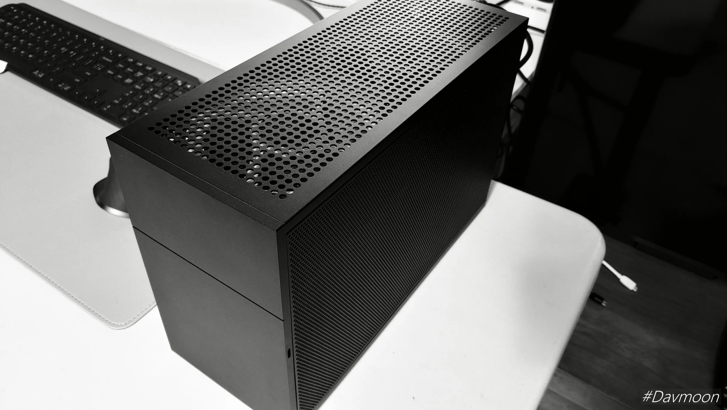 formd t1 v2 흑백 사진