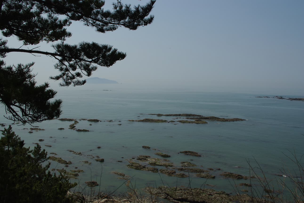 서천 해안에서 바라본 봄 바다 풍경