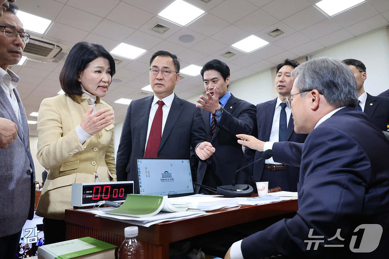 이진숙 국감 참여 총정리|헌재 가처분 일부 인용·나이·프로필·학력·고향·남편·경력