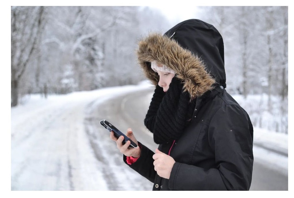 추운 겨울의 여자 이미지