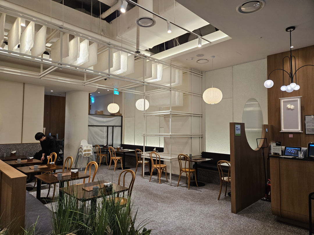 정돈 광교 갤러리아 매장 내부