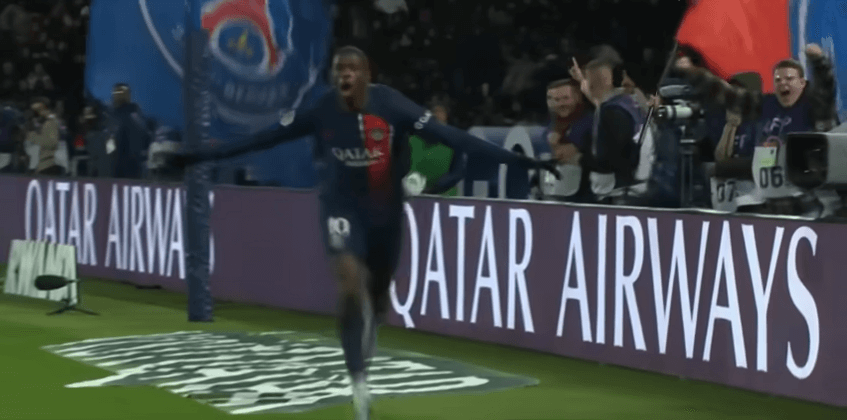 골 넣고 기뻐하는 뎀벨레 선수