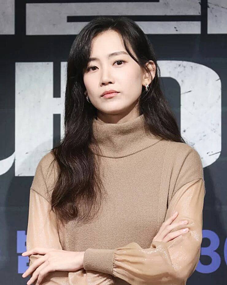배우-신현빈