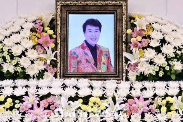 송대관 태진아 눈물 영결식 치매 아내 사망 애도 해뜰날
