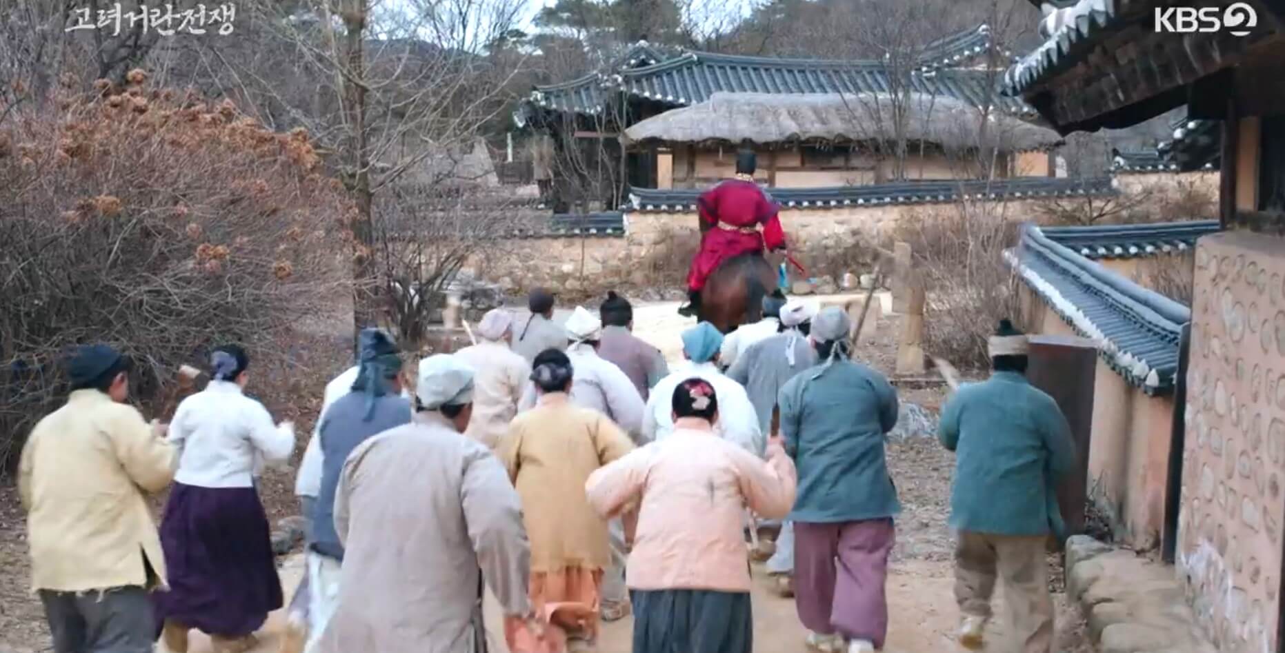 백성들에게서 쫓겨나는 안무사