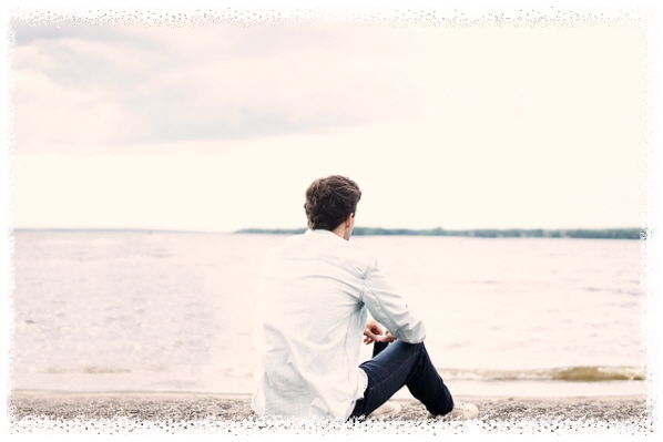 힐링-불안해소-우울해소-강-바다-남자