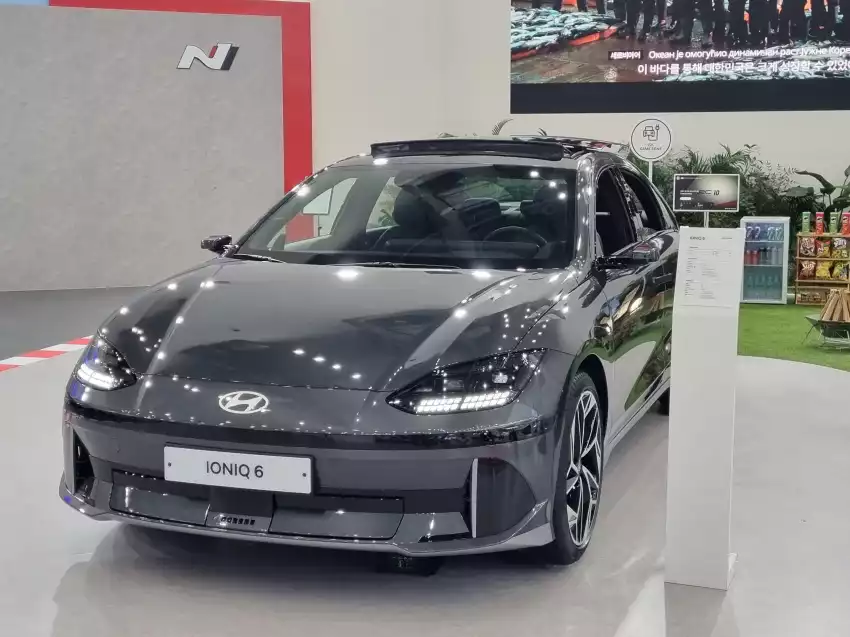 V2L 시연 중인 아이오닉 6입니다.
