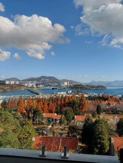 여수 카페 '힐론(Hillon)' 가을의 끝자락, 가을 바다를 품은 힐링 공간 힐론 카페 방문 후기