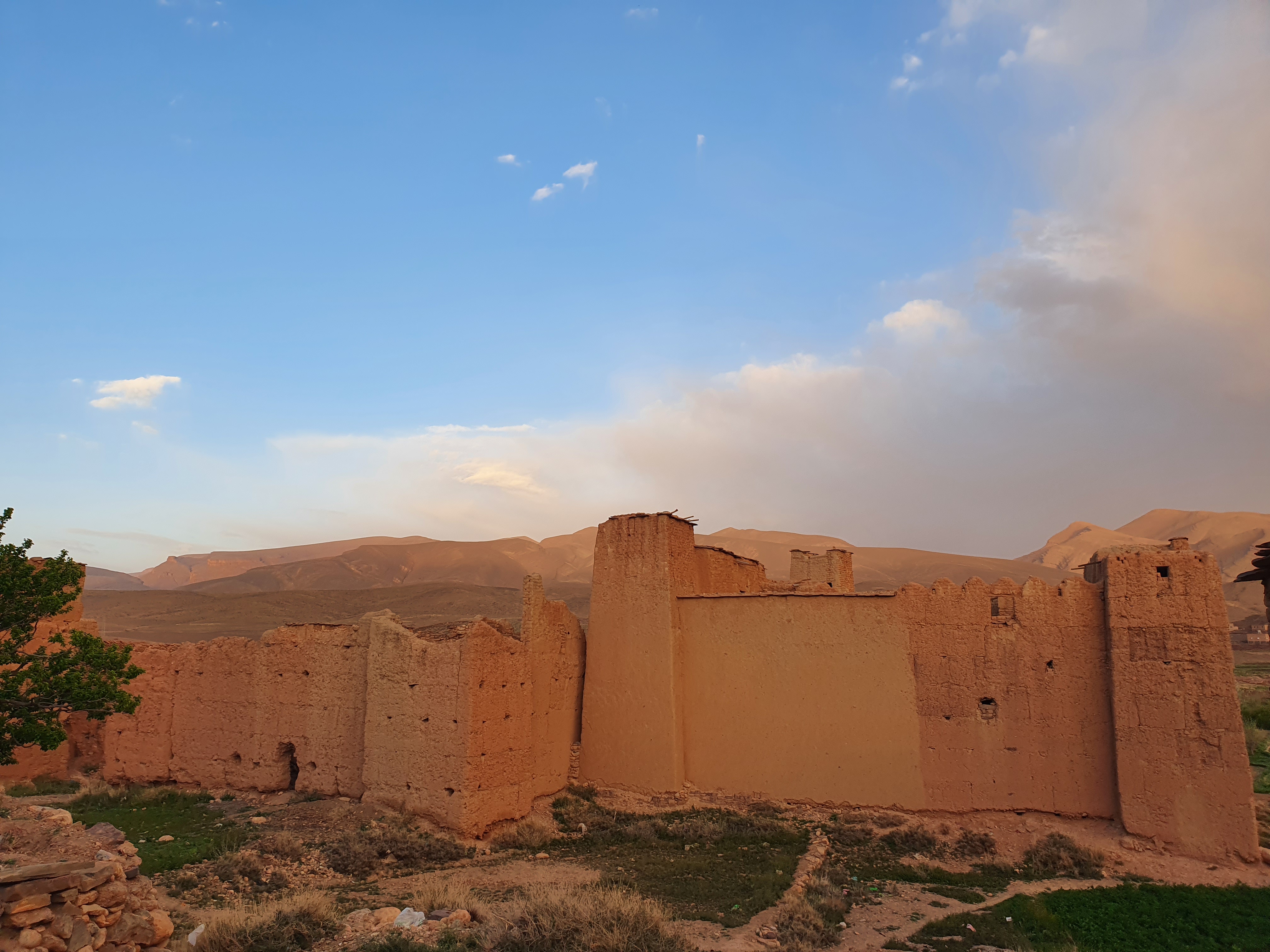 모로코 아이트 마르하드 카스바와 아틀라스 산맥