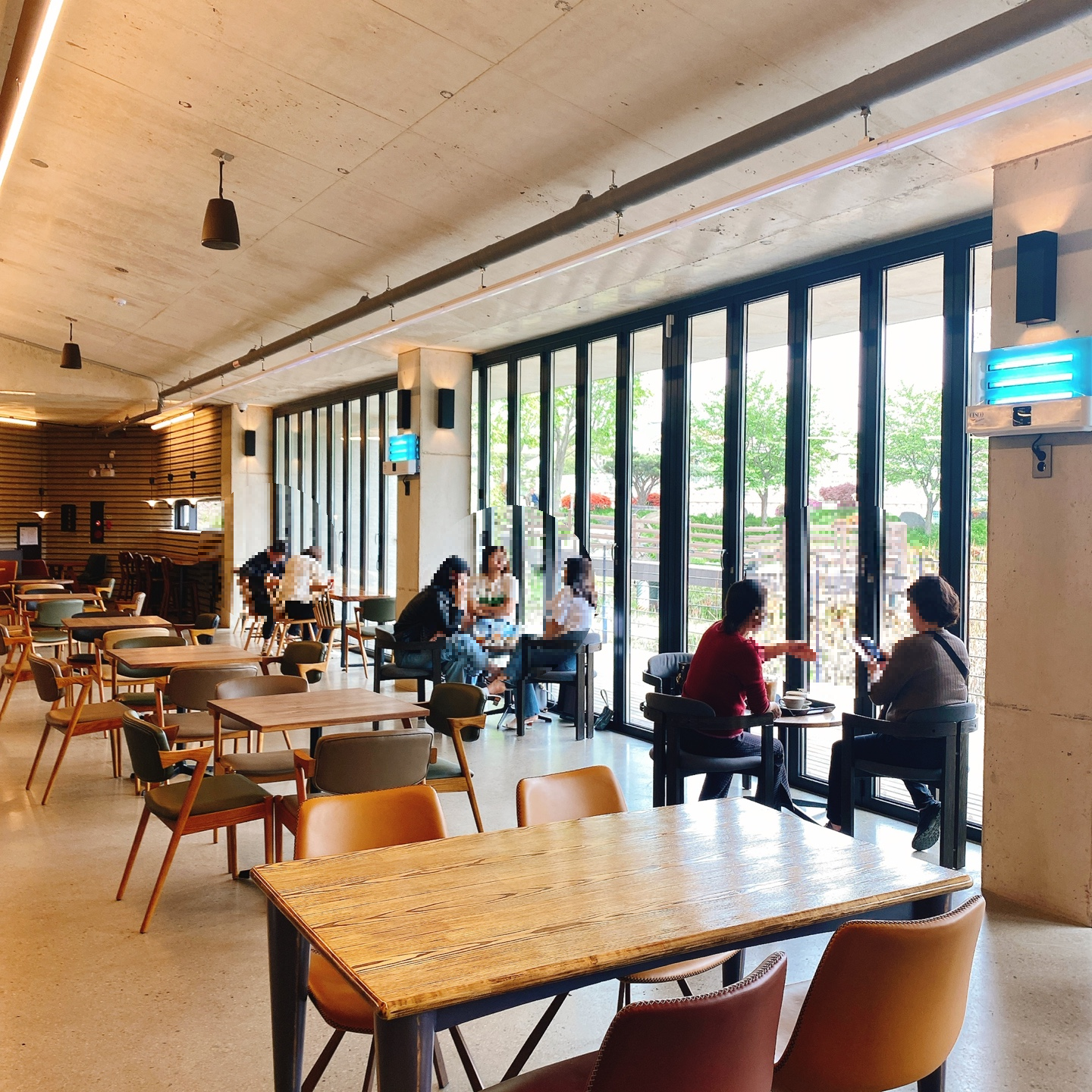 충북 청주 부모산 주봉마을 주봉저수지 한옥 북카페 인문아카이브양림 후마니타스