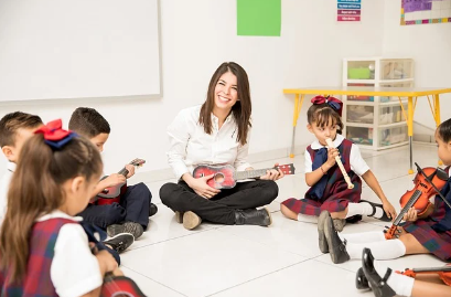 입소입학신청과 관련한 유치원 생활중인 선생님과 어린이들