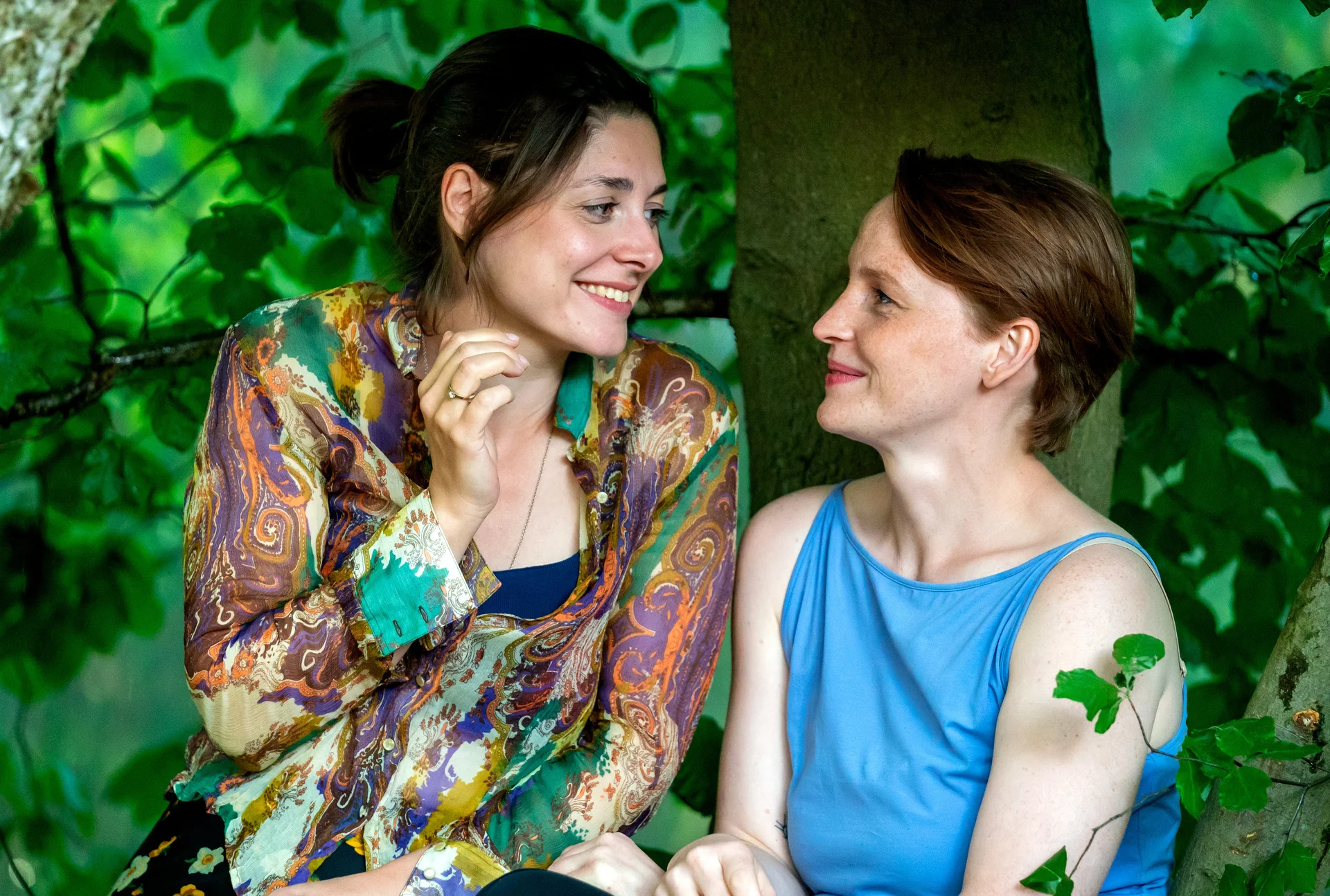 독일 드라마 WIR 리뷰: 30대 퀴어 커플의 불안정한 현실, 정체성 재정립과 헌신의 딜레마