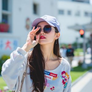 야외 활동 시 선글라스