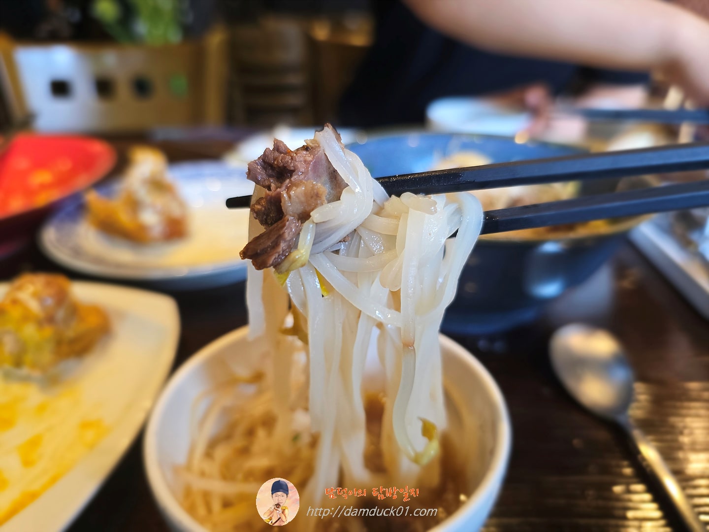 람부뜨리 쌀국수