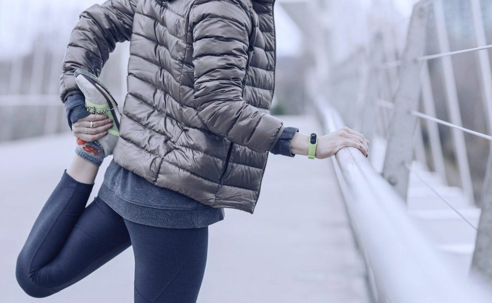 서서 하는 스트레칭 사진