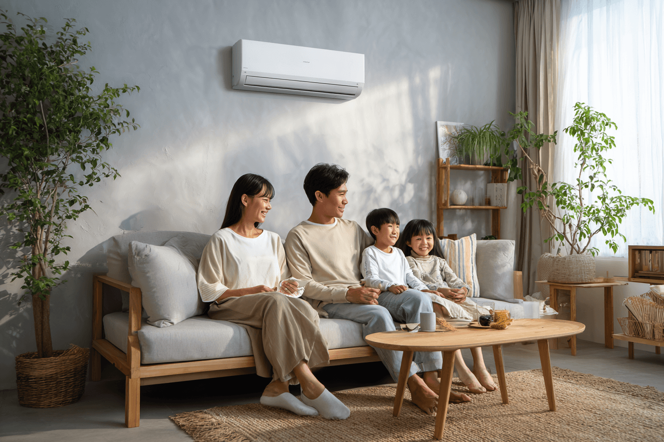 거실에-앉아-있는-가족-이미지