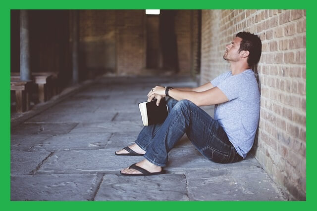 성경-읽는-남자