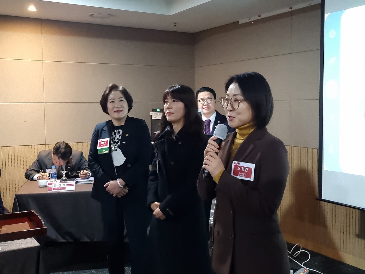 bni 그랜드챕터 입시코칭 오경란 대표님이 인사의 말씀을 전하고 있습니다.