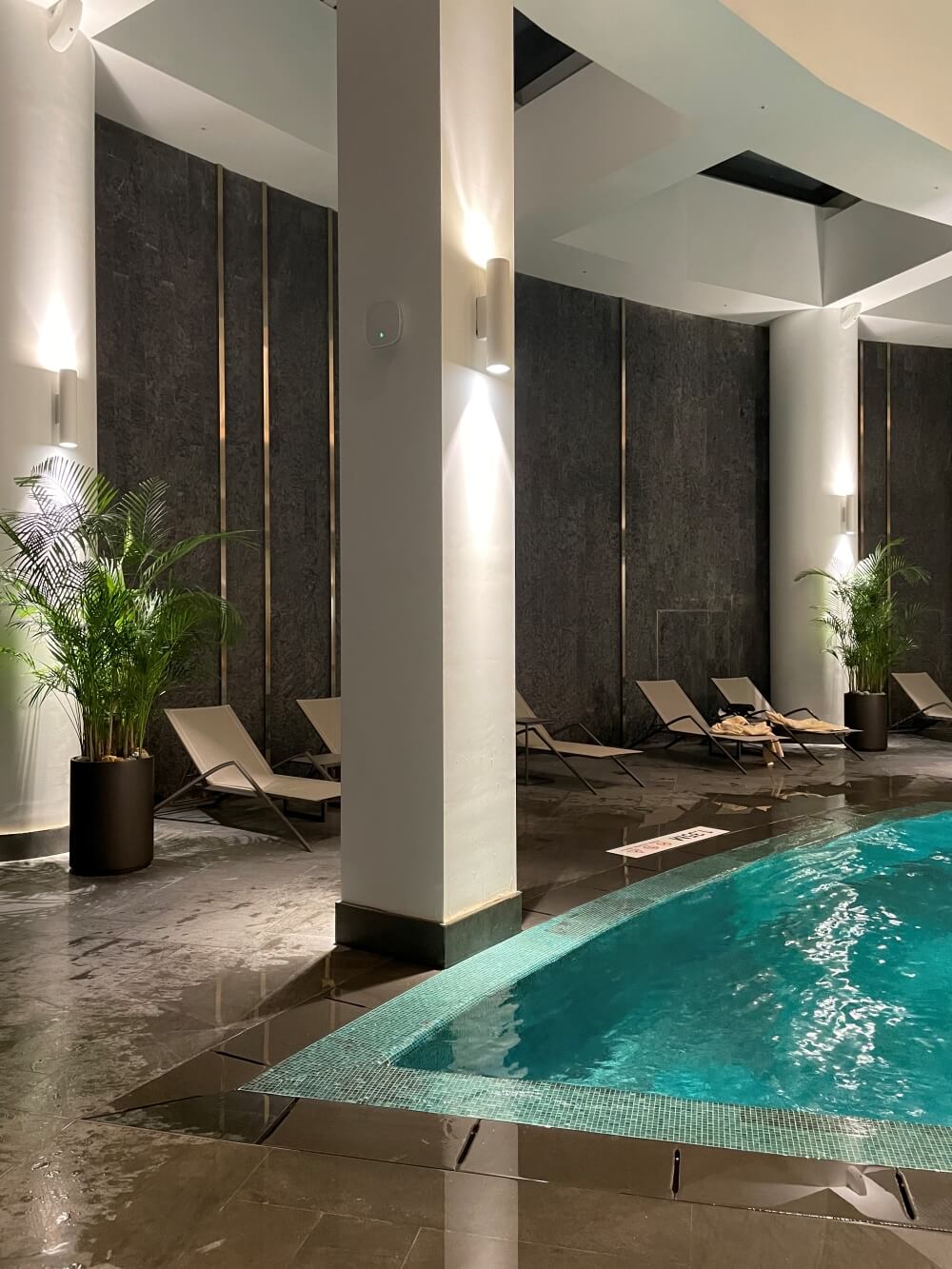 그랜드-하얏트-제주-실내수영장