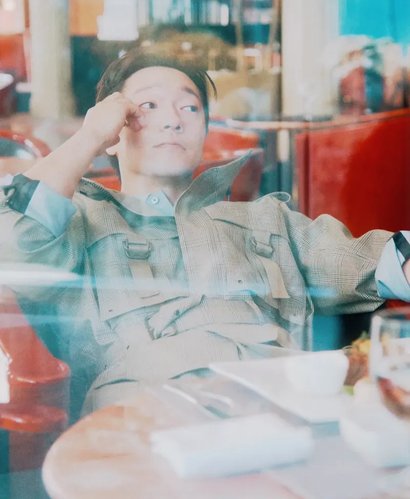 손석구 버버리, 손석구 패션, 버버리 트렌치코트, 2025 체크 트렌드, 버버리 윈드브레이커, 버버리 런던 패션위크, 남성 패션 트렌드, 버버리 캠페인, 버버리 런웨이 스타일