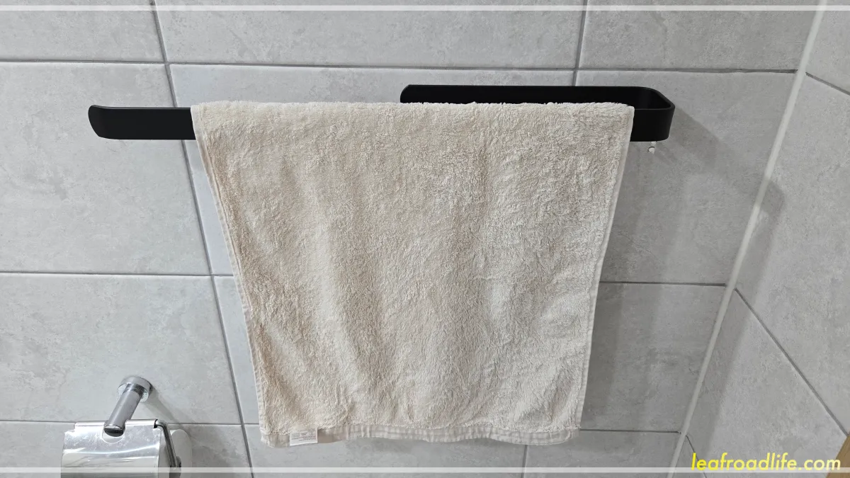 무타공마켓-무타공-수건걸이-안방-화장실-사용-모습