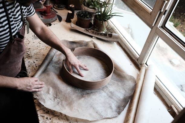 옛날 악기 제작 도구와 장인의 손길