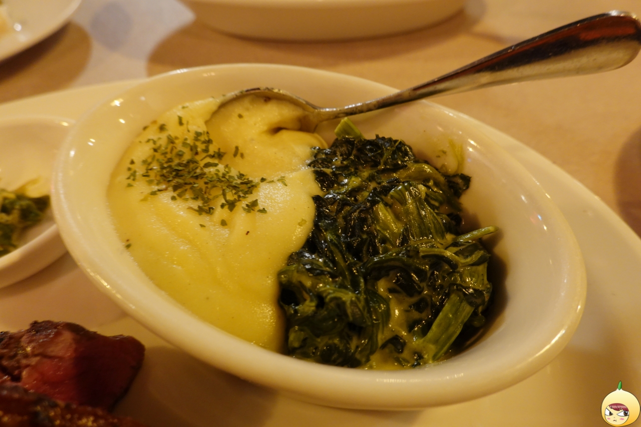 안심스테이크 가니쉬 으깬 감자와 크림시금치