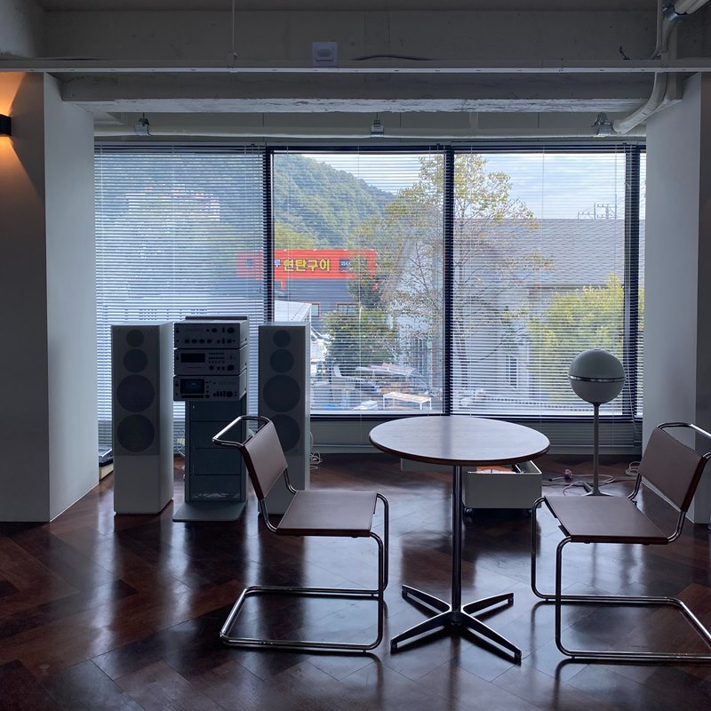 카페-내부-2인석