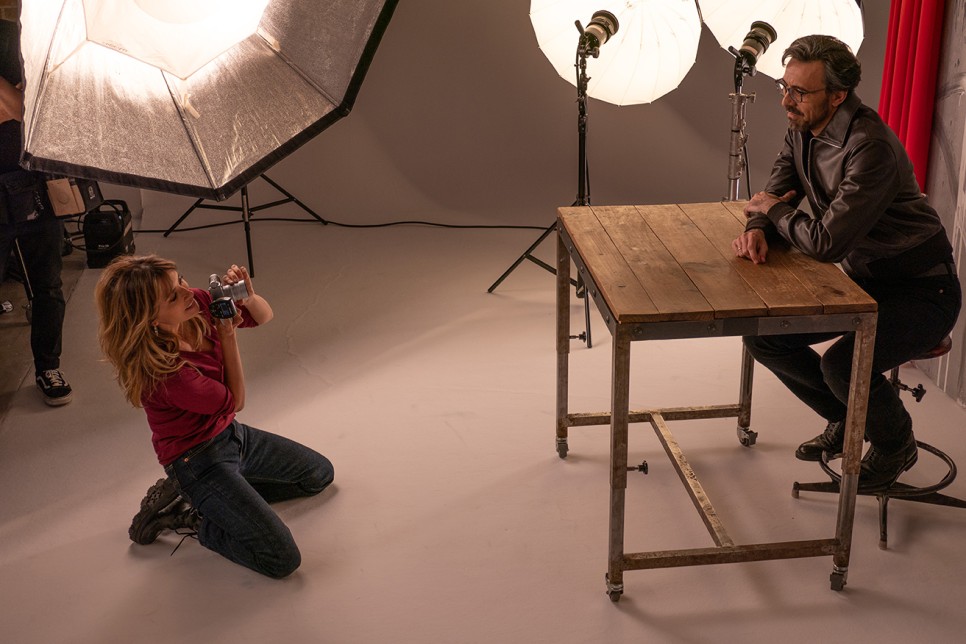 페넬로페 크루즈 주인공 사진촬영하는장면